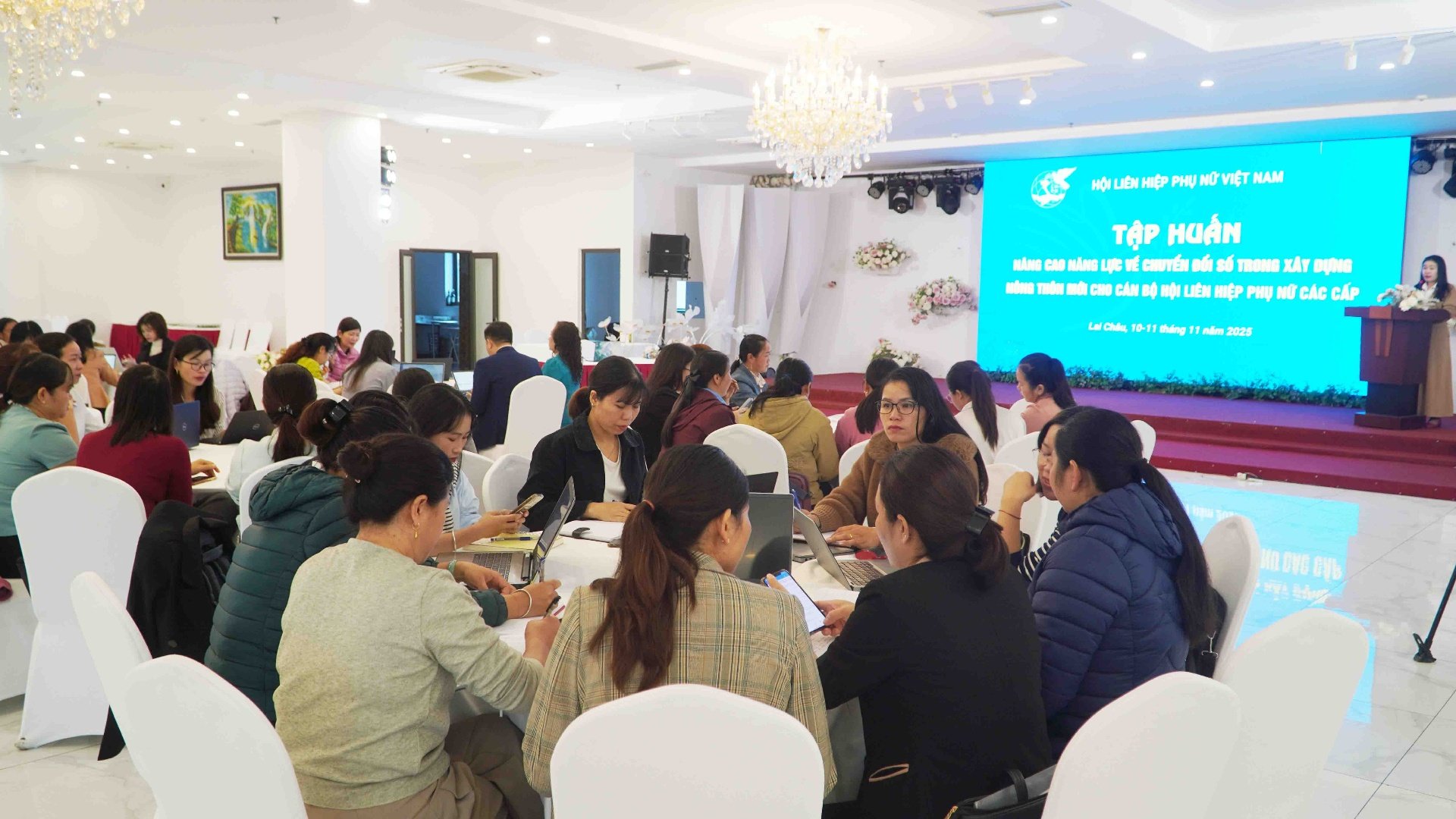 Các học viên tham gia lớp tập huấn.