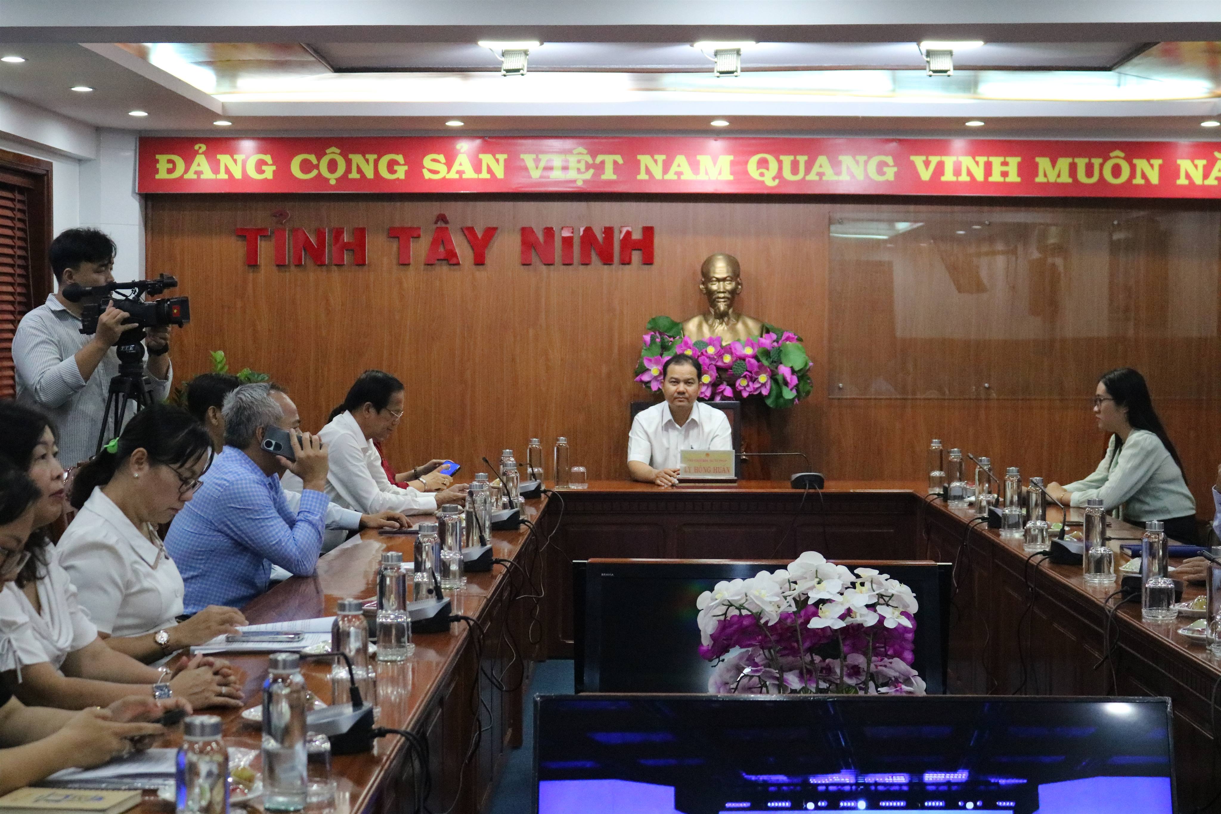 អង់គ្លេស៖ ព័ត៌មាន