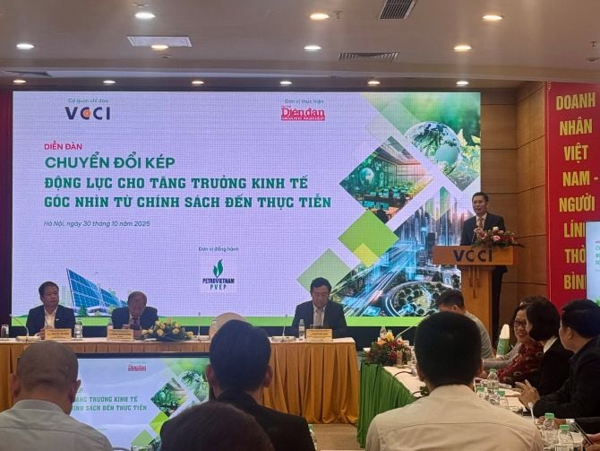 Các đại biểu tham dự diễn đàn.