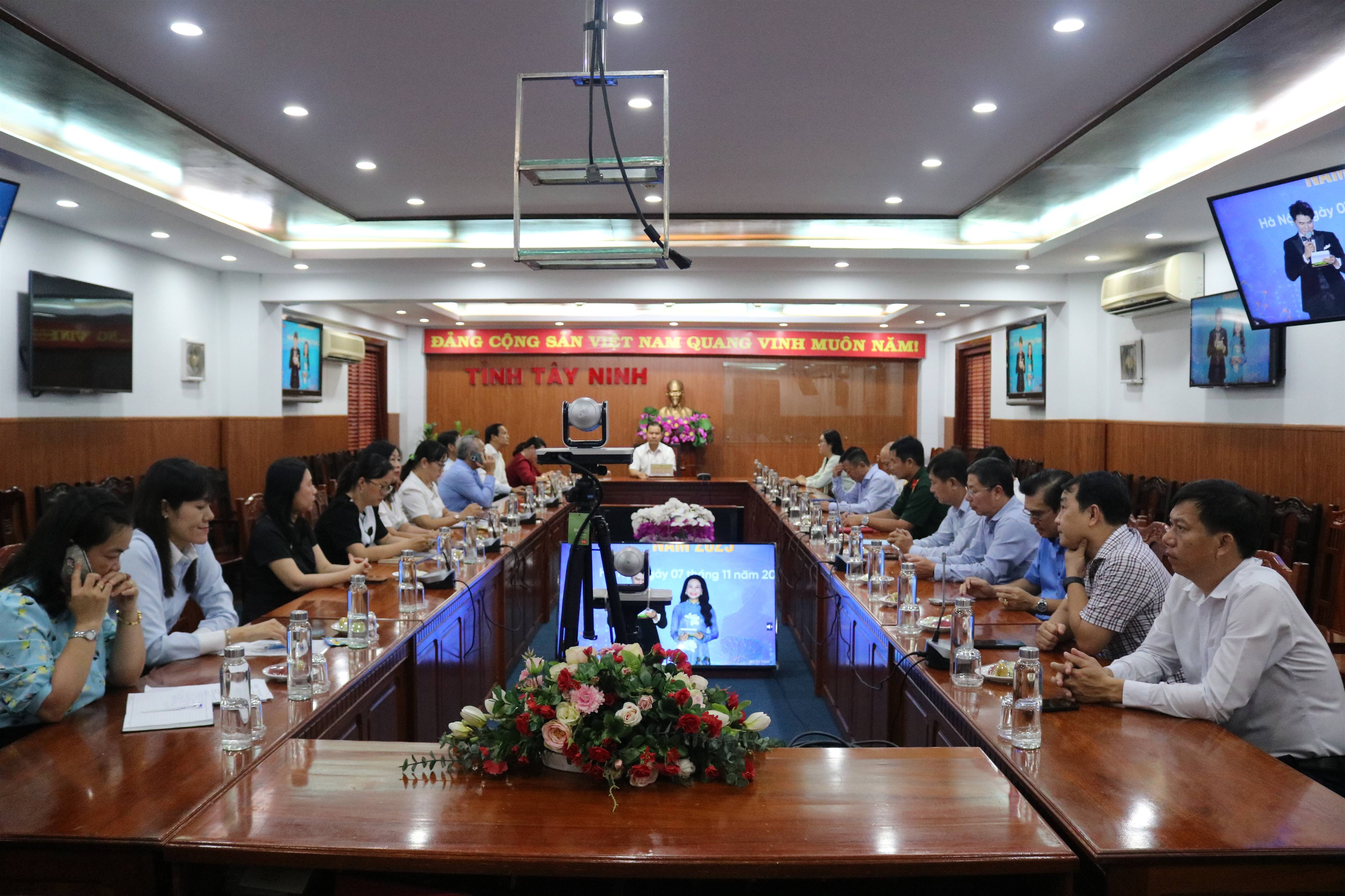 អង់គ្លេស៖ ព័ត៌មាន