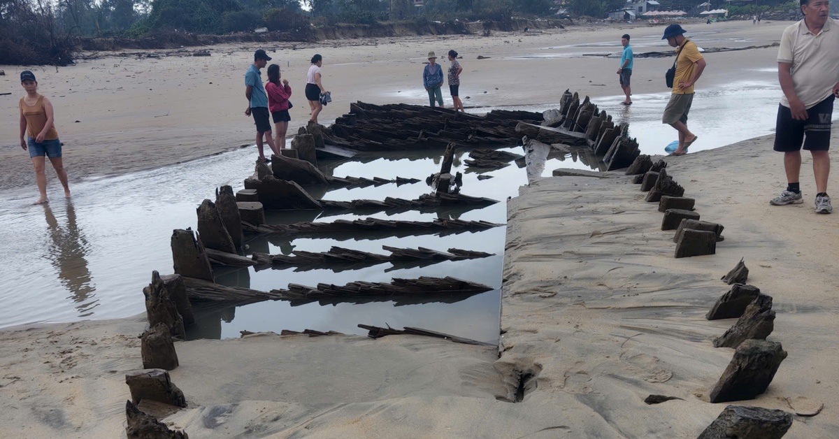 Cơ quan chức năng báo cáo nguồn gốc tàu cổ xuất hiện ở biển Hội An sau bão