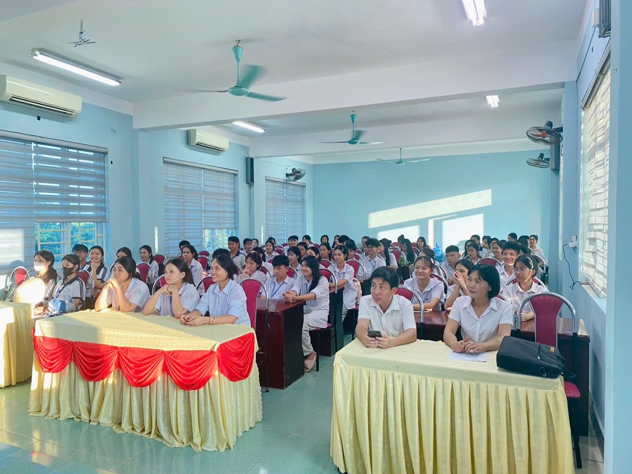 Trường THPT Điềm Thụy tích cực triển khai công tác phòng, chống tác hại thuốc lá học đường- Ảnh 2.