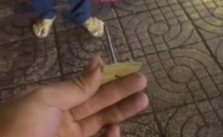 Xác minh người đàn ông rải đinh nhọn trên đường ở TP.HCM - Ảnh 3.