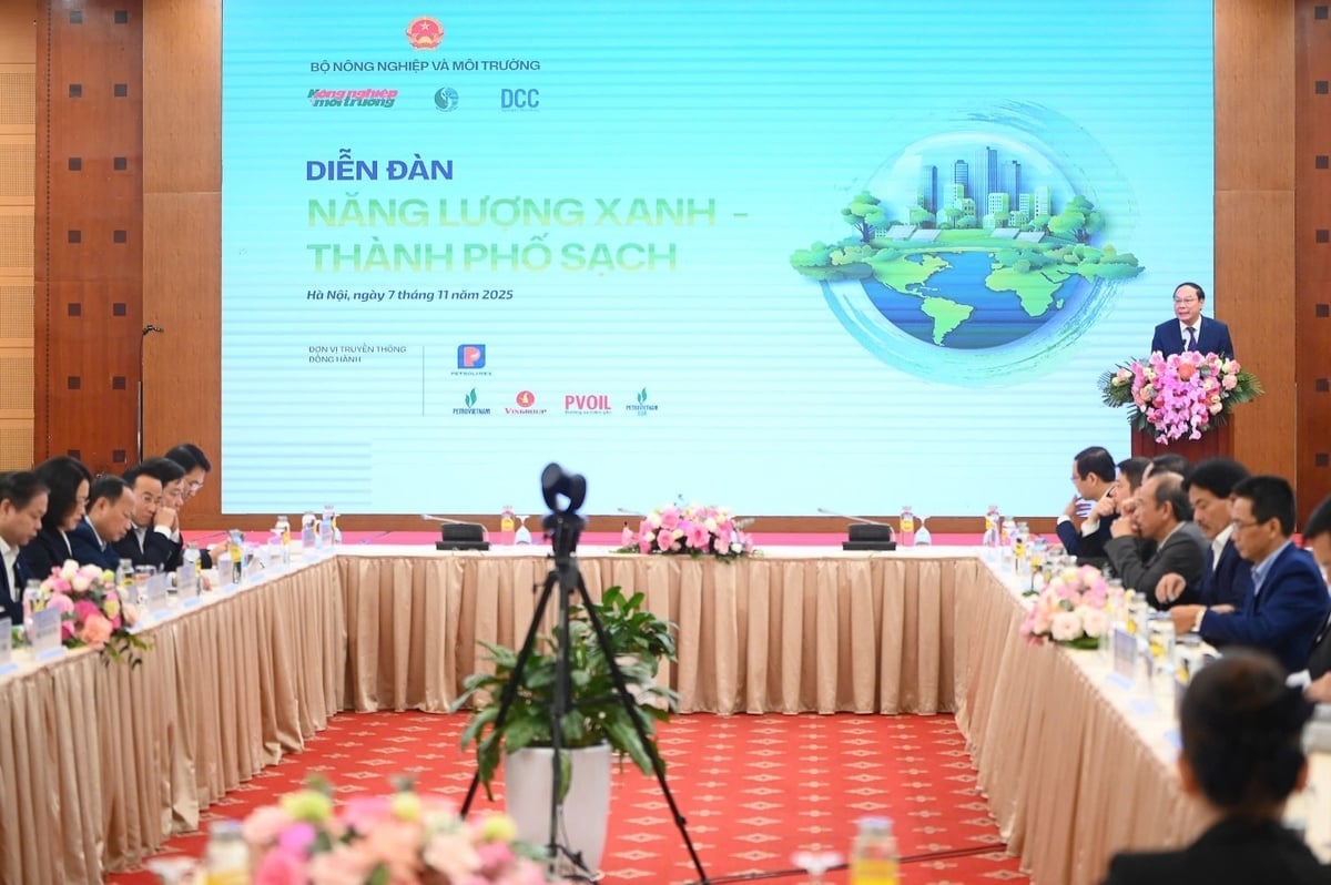 Diễn đàn 'Năng lượng xanh - Thành phố sạch' diễn ra sáng 7/11, tại Hà Nội. Ảnh: Tùng Đinh.