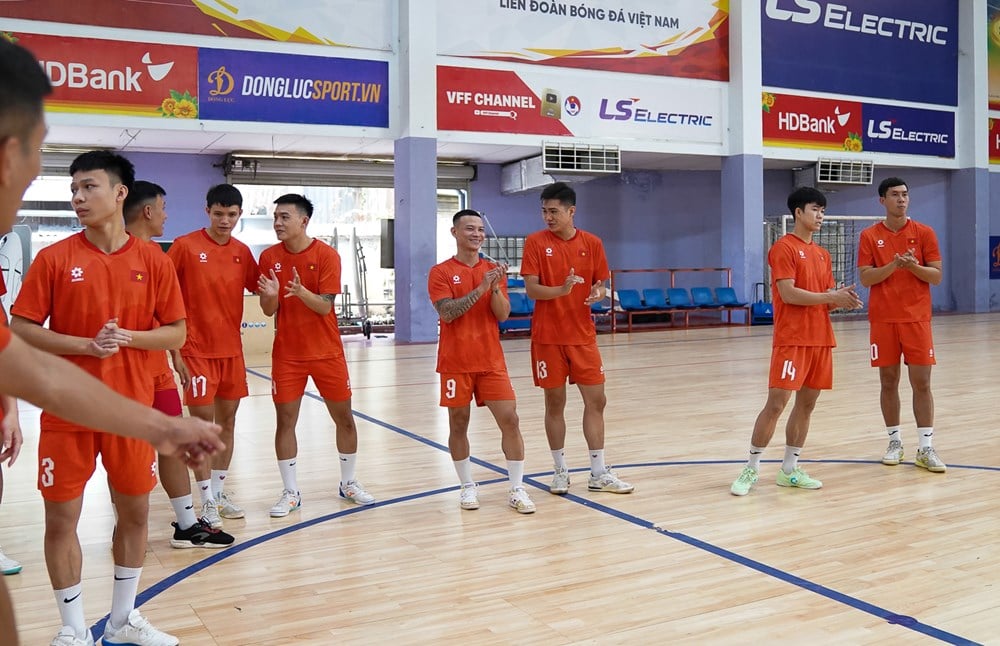 L'équipe vietnamienne de futsal se réunit à Hô Chi Minh-Ville en vue des 33èmes Jeux d'Asie du Sud-Est - photo 3