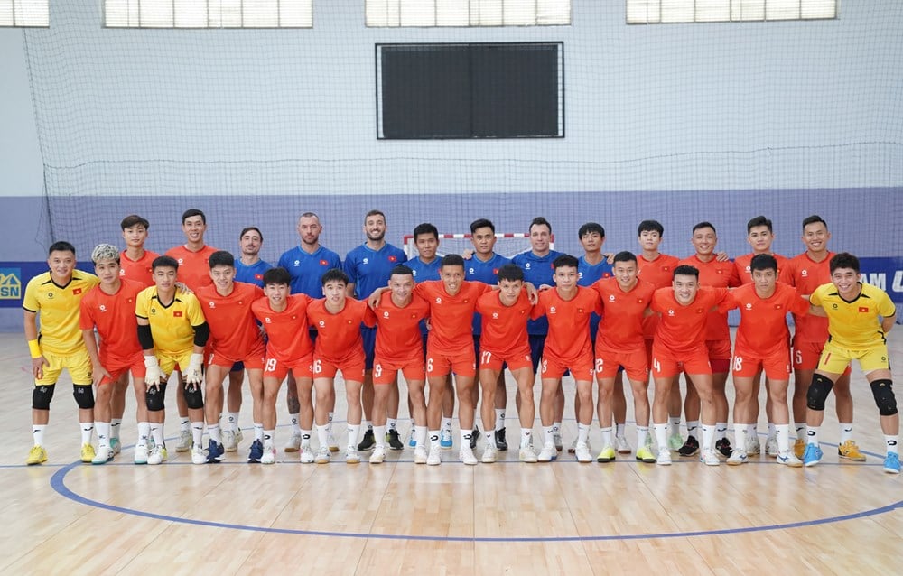 L'équipe vietnamienne de futsal se réunit à Hô Chi Minh-Ville en vue des 33èmes Jeux d'Asie du Sud-Est - photo 1