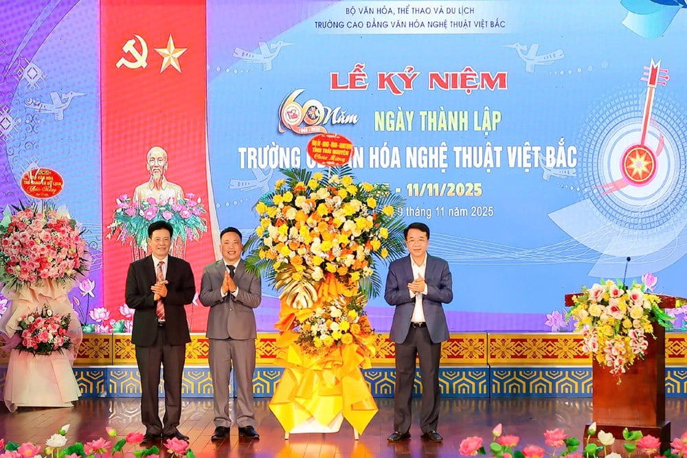 Stolt över 60 år av resa för att hålla Viet Bac-konstens eld vid liv - foto 3