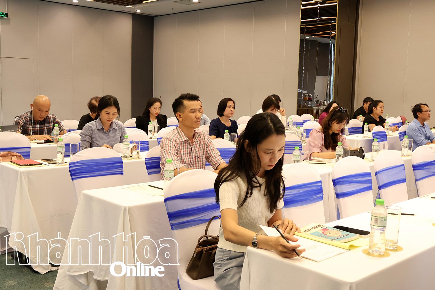 Praktikanter som deltar i utbildningsklassen.