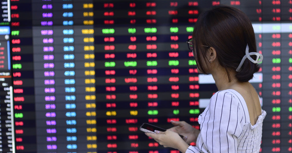 Chứng khoán lại gây bất ngờ sau khung 14h