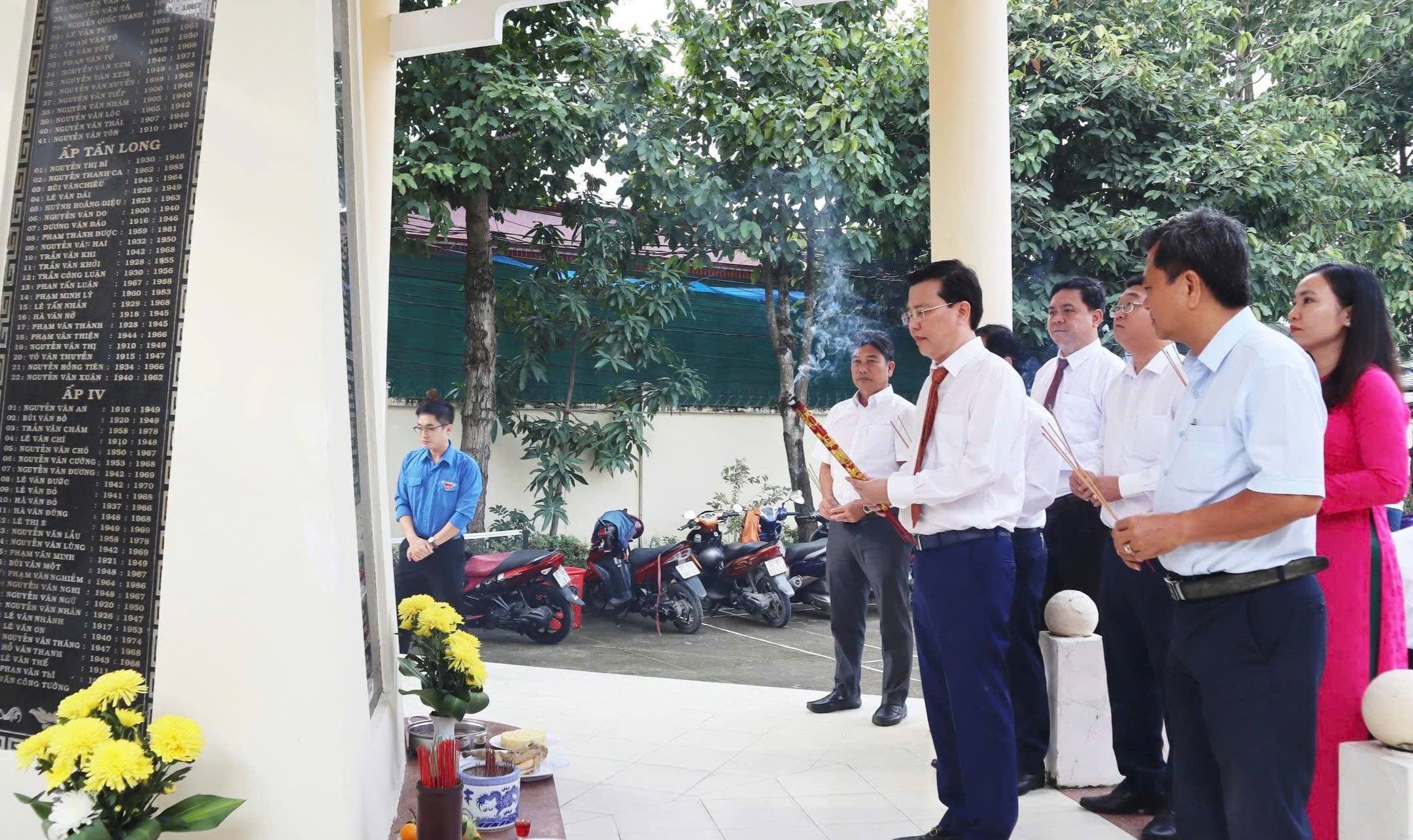 ພາສາອັງກິດ: ຂ່າວ