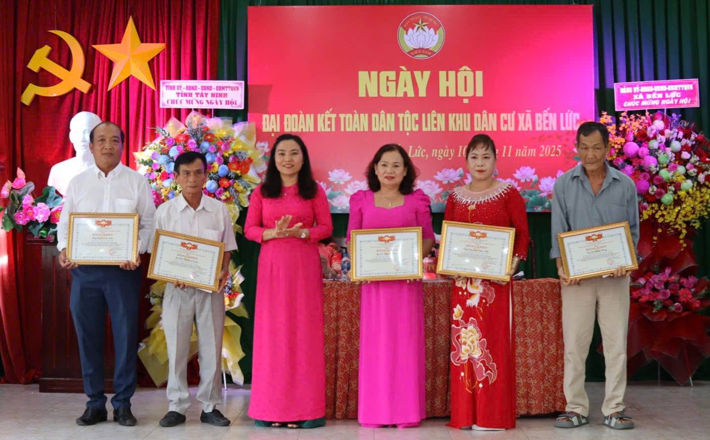 ພາສາອັງກິດ: ຂ່າວ