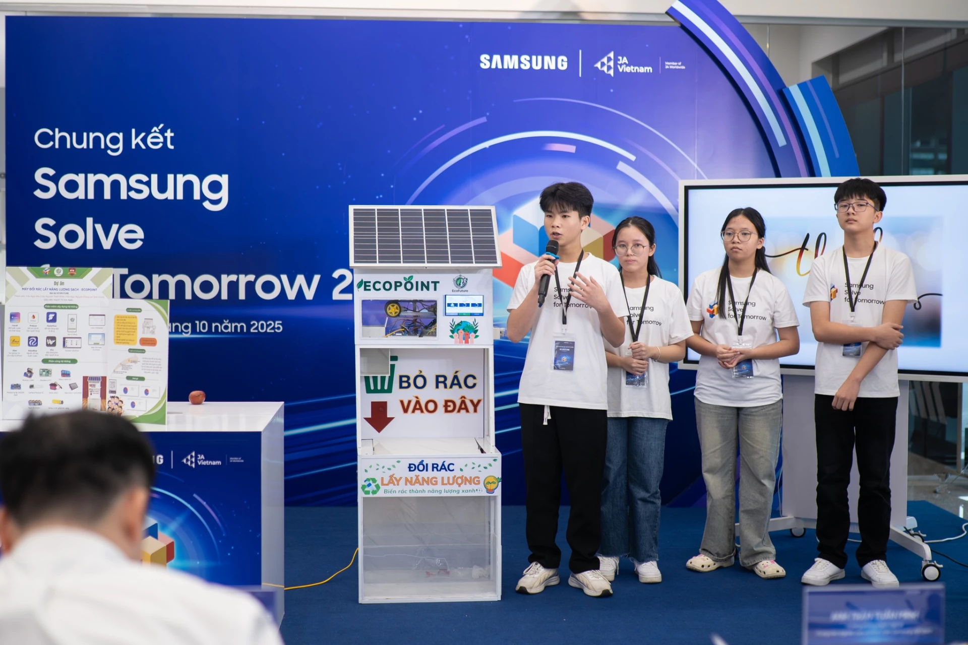EcoFuture Group – iSchool Quang Tri International Integration School beim Wettbewerb „Samsung Solve for Tomorrow 2025“.