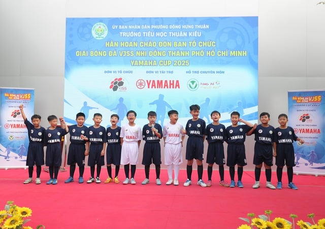 Sân trường trở thành ngày hội bóng đá: Đội bóng nhi đồng được tiếp lửa- Ảnh 2.