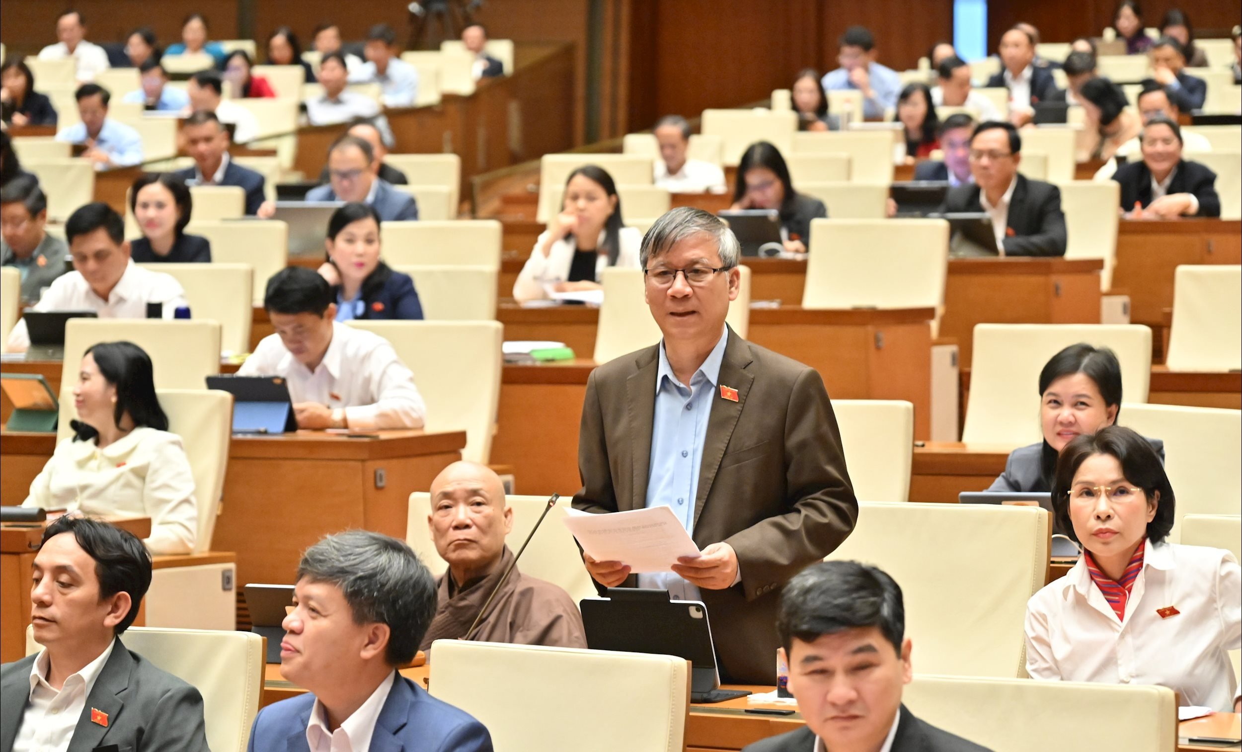 ທ່ານ​ຜູ້​ແທນ​ສະ​ພາ​ແຫ່ງ​ຊາດ ຫງວຽນ​ແອງ​ທິ​ລາດ (ຮ່າ​ໂນ້ຍ)