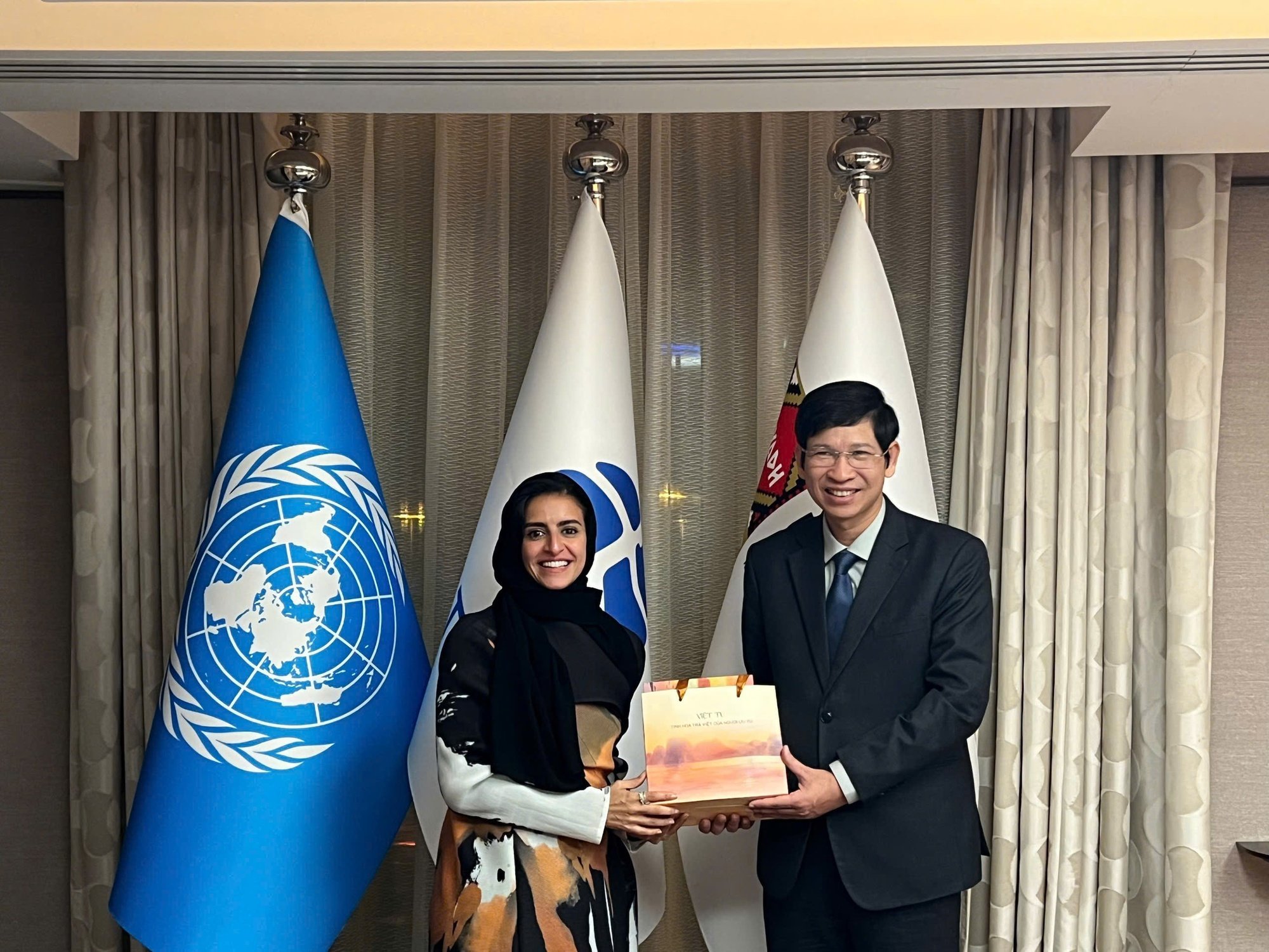 Thứ trưởng Hồ An Phong gặp gỡ tân Tổng Thư ký UN Tourism Shaikha Al Nowais - Ảnh 3.