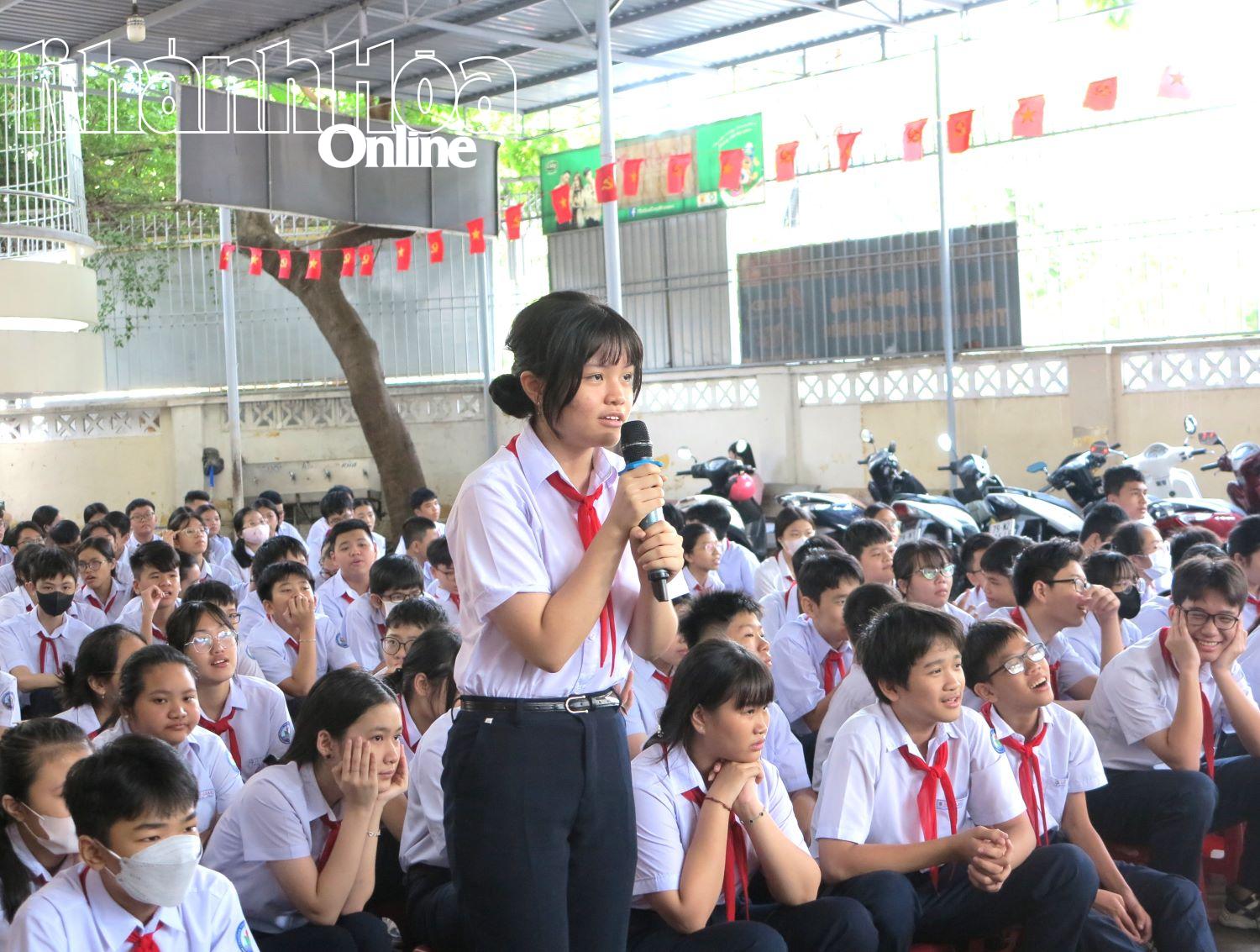 طلباء آن لائن حفاظت کے بارے میں جاننے کے لیے کوئز میں حصہ لیتے ہیں۔