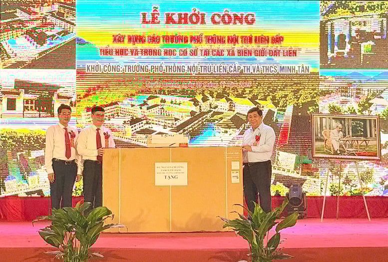 Phó Thủ tướng Nguyễn Chí Dũng dự Lễ Khởi công xây trường học tại xã biên giới tỉnh Tuyên Quang- Ảnh 5.