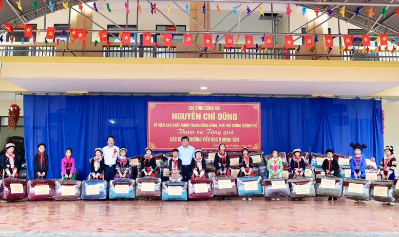 Phó Thủ tướng Nguyễn Chí Dũng dự Lễ Khởi công xây trường học tại xã biên giới tỉnh Tuyên Quang- Ảnh 6.