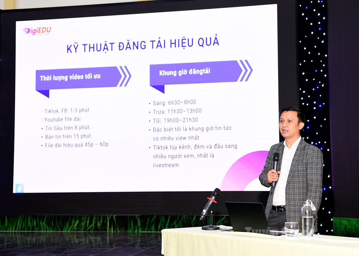 Digilive Multimedia Anonim Şirketi Eğitim Müdürü, VTVCab Eğlence İçerik Üretim Merkezi Müdür Yardımcısı Usta Pham Quang Truc, eğitim sınıfıyla Youtube platformuna ilişkin içerikler paylaştı.