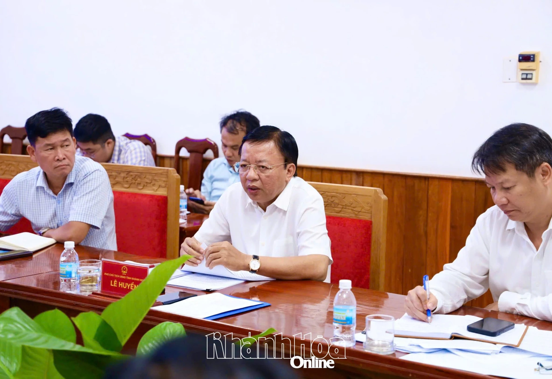 Đồng chí Lê Huyền kết luận cuộc họp