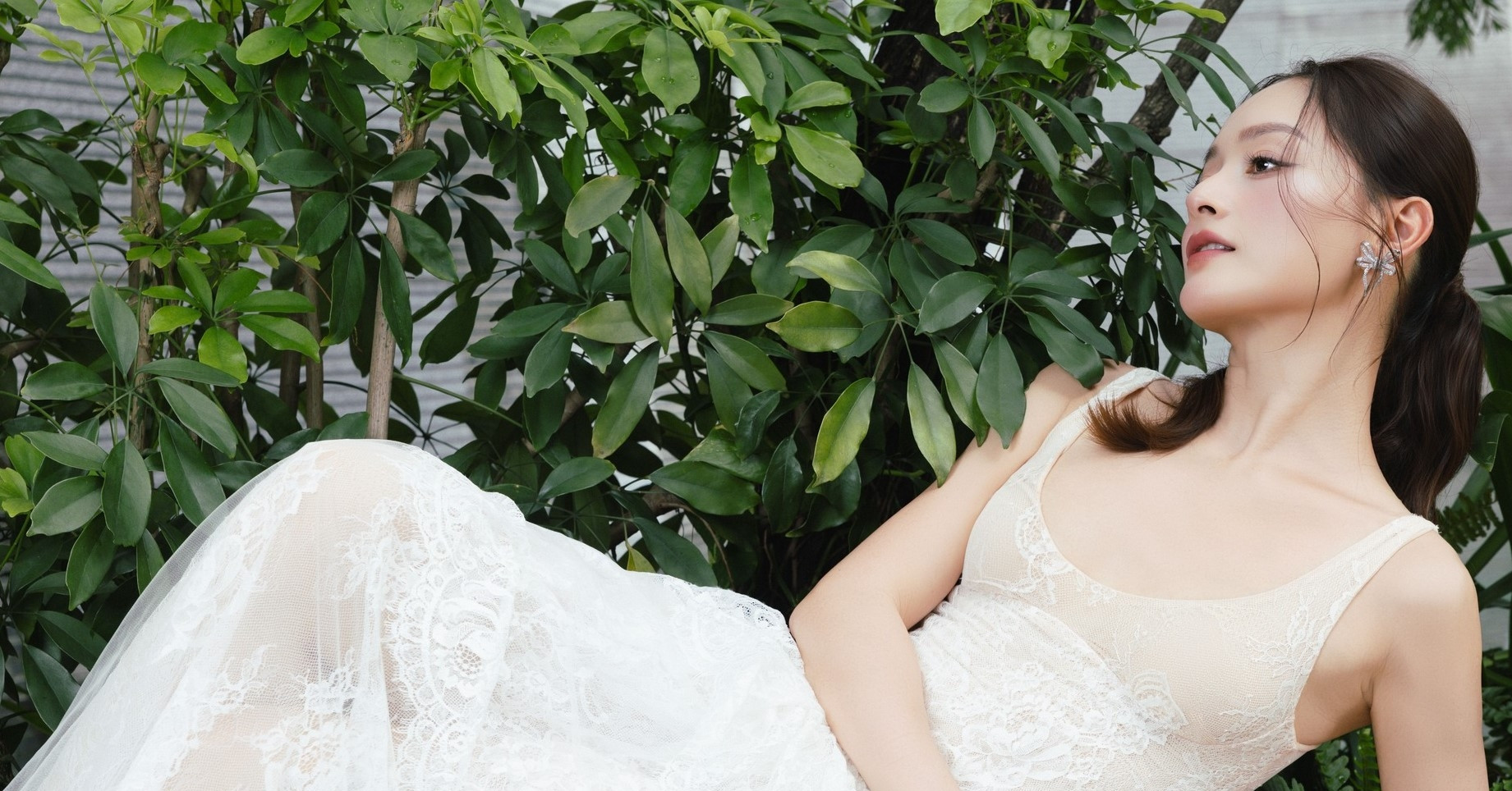 MC Trấn Thành khác lạ không nhận ra, diễn viên Lan Phương tung ảnh gợi cảm