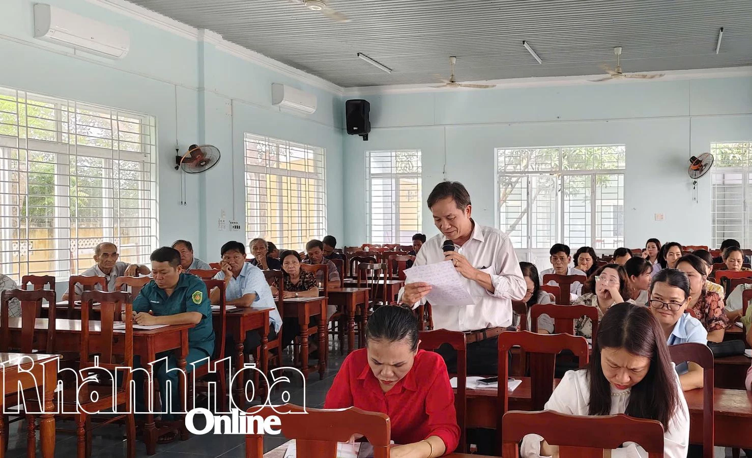 Οι αντιπρόσωποι ανέφεραν την κατάσταση της πρόληψης και του ελέγχου του δάγκειου πυρετού στην περιοχή.