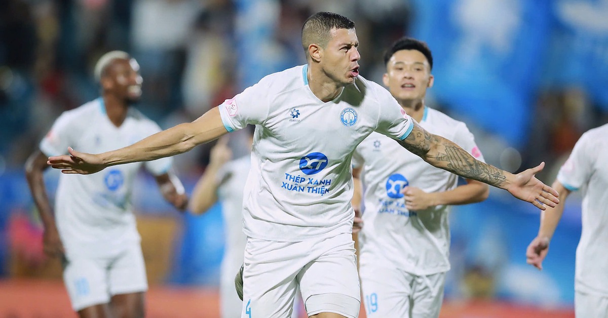 Nam Định - Hà Nội (Hiệp 1) 1-1: Xuân Mạnh lập siêu phẩm vô lê