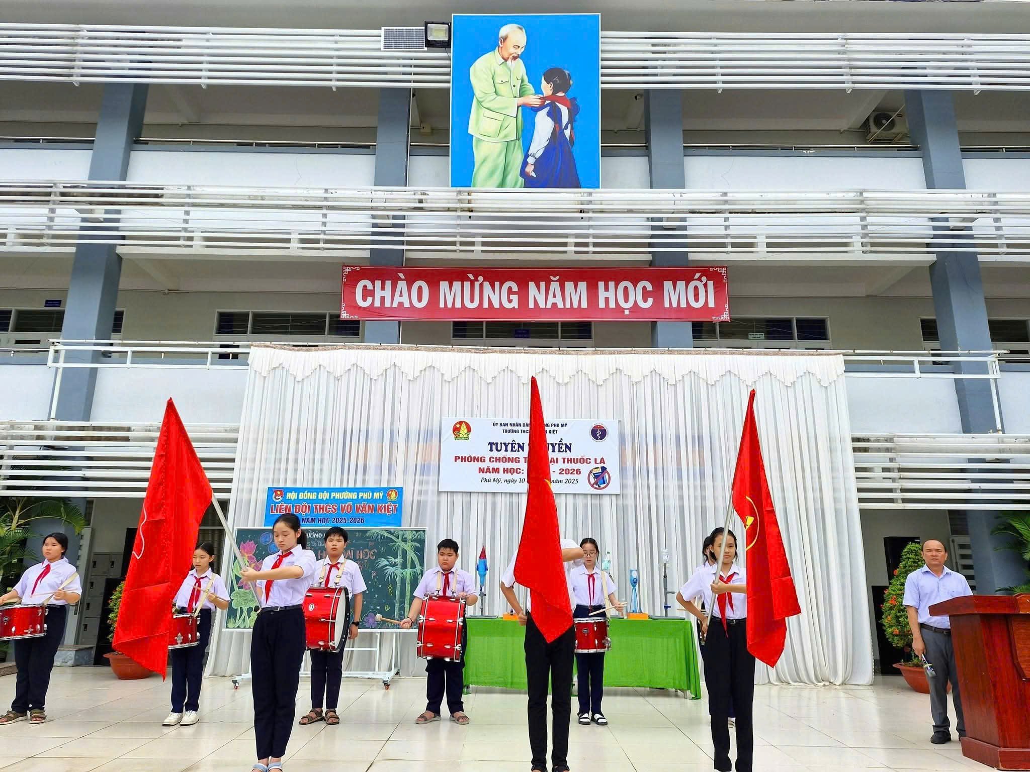 Lồng ghép tuyên truyền phòng, chống tác hại thuốc lá trong giờ chào cờ- Ảnh 1.