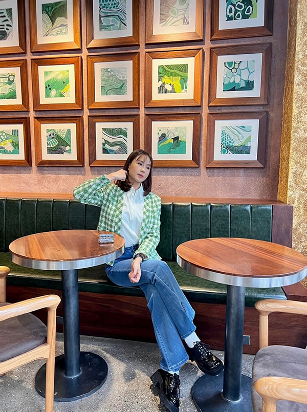 Hồng Diễm 'ăn gian' tuổi thật nhờ gu thời trang đời thực đáng tham khảo - Ảnh 3.