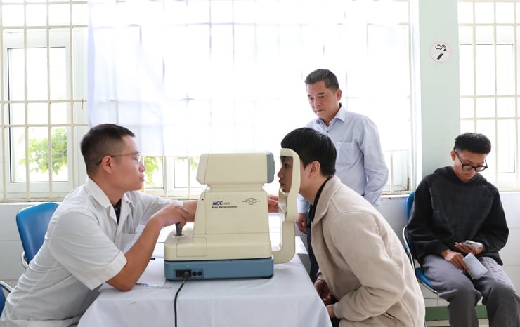 Phường Lĩnh Nam khám sơ tuyển nghĩa vụ quân sự năm 2026: Nghiêm túc, chặt chẽ, đúng quy trình- Ảnh 5.