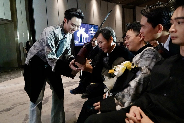 Soobin hát xẩm 'Mục hạ vô nhân', bố nhận xét: Chưa đạt lắm - Ảnh 2.