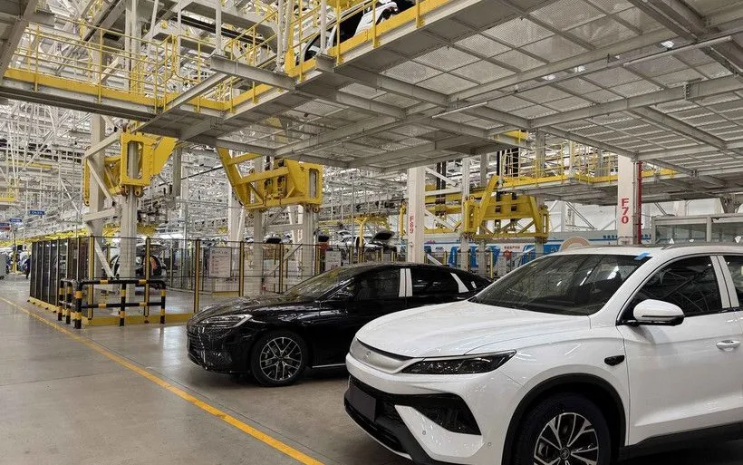 Xưởng lắp ráp xe ôtô của hãng BYD, Trung Quốc. (Ảnh: Công Tuyên/TTXVN)