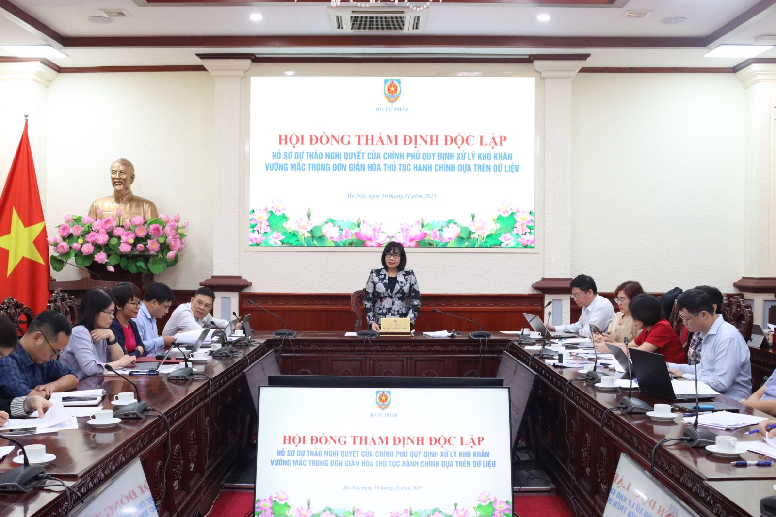 Подпись к фотографии