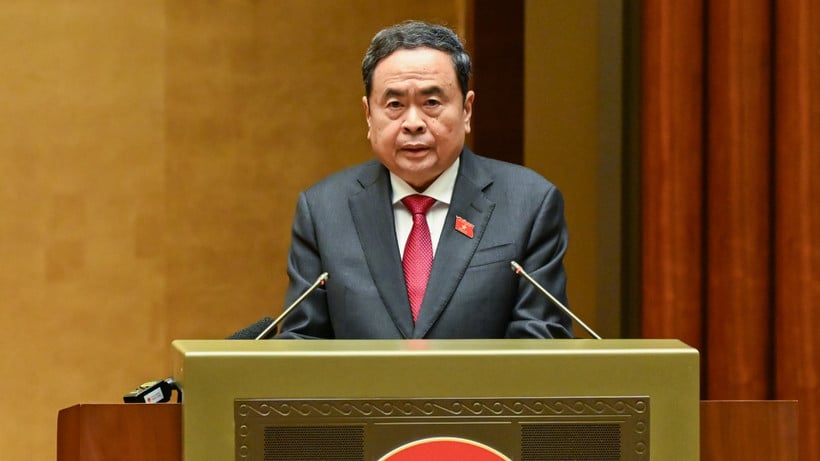 O presidente da Assembleia Nacional, Tran Thanh Man, presidiu a reunião na manhã de 10 de novembro. (Foto: DUY LINH)