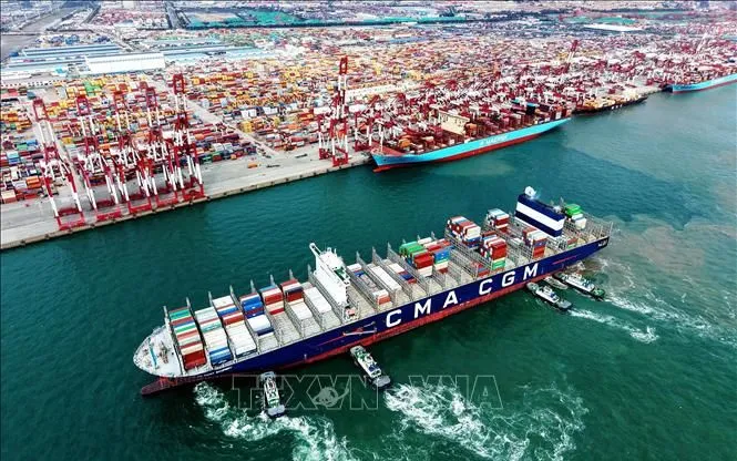 Quang cảnh cảng hàng hóa tại Thanh Đảo, tỉnh Sơn Đông, Trung Quốc. Ảnh: THX/TTXVN