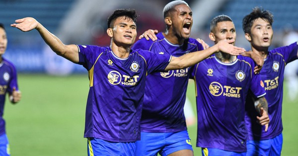 Phạm Xuân Mạnh ghi "siêu phẩm" trước khi lên tuyển