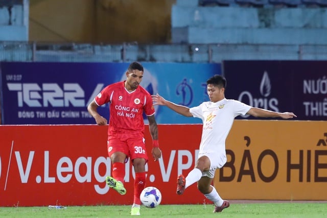 Quang Hải 'vẽ đường cong' tuyệt đẹp, CLB CAHN thắng đậm đội Hà Tĩnh- Ảnh 2.