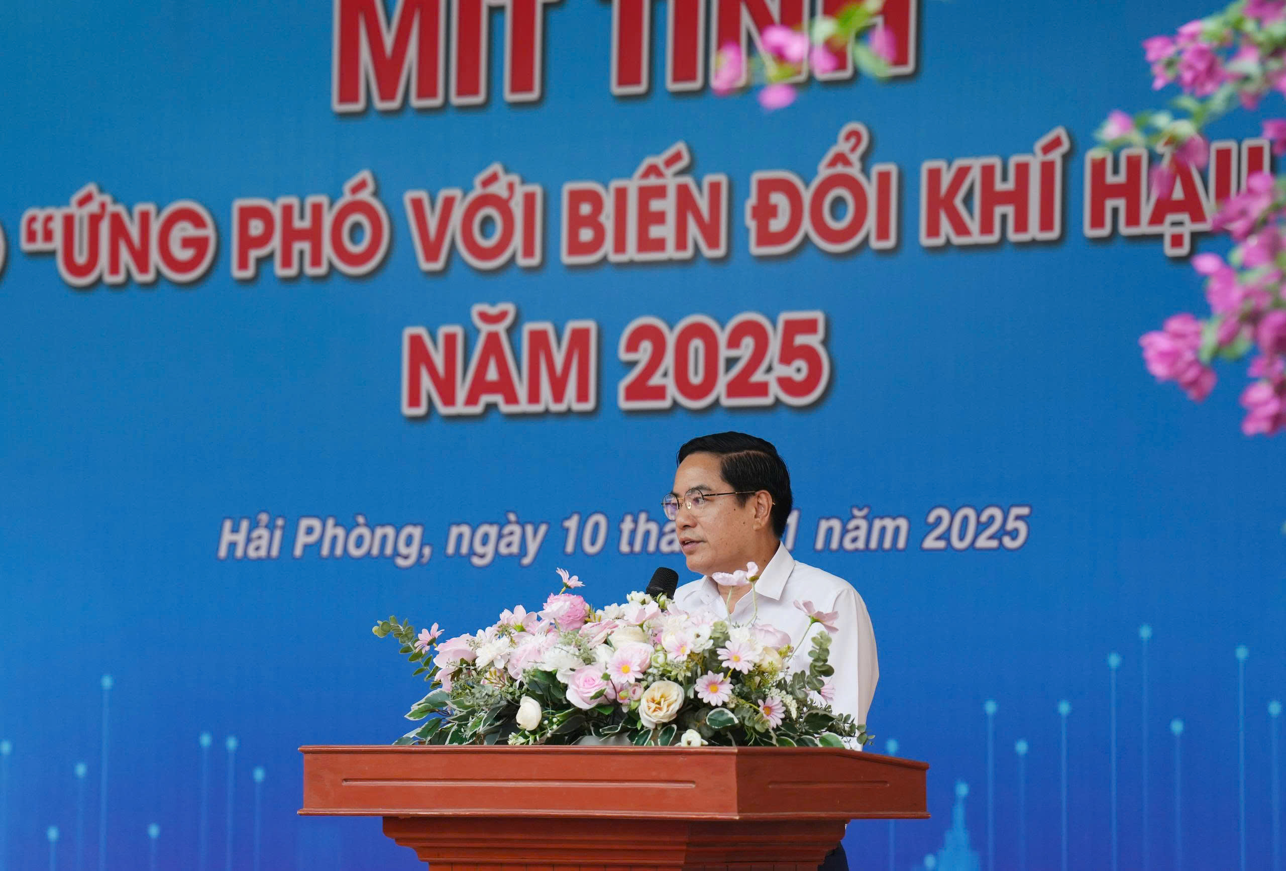 Mít tinh “Ứng phó biến đổi khí hậu”
