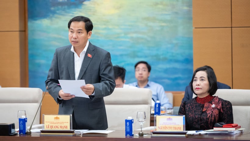 អគ្គលេខាធិការរដ្ឋសភា - ប្រធានការិយាល័យរដ្ឋសភា លោក Le Quang Manh ថ្លែងមតិក្នុងកិច្ចប្រជុំលើកទី៣ នៃក្រុមប្រឹក្សាជាតិរៀបចំការបោះឆ្នោត នារសៀលថ្ងៃទី១០ ខែវិច្ឆិកា។ (រូបថត៖ DUY LINH)