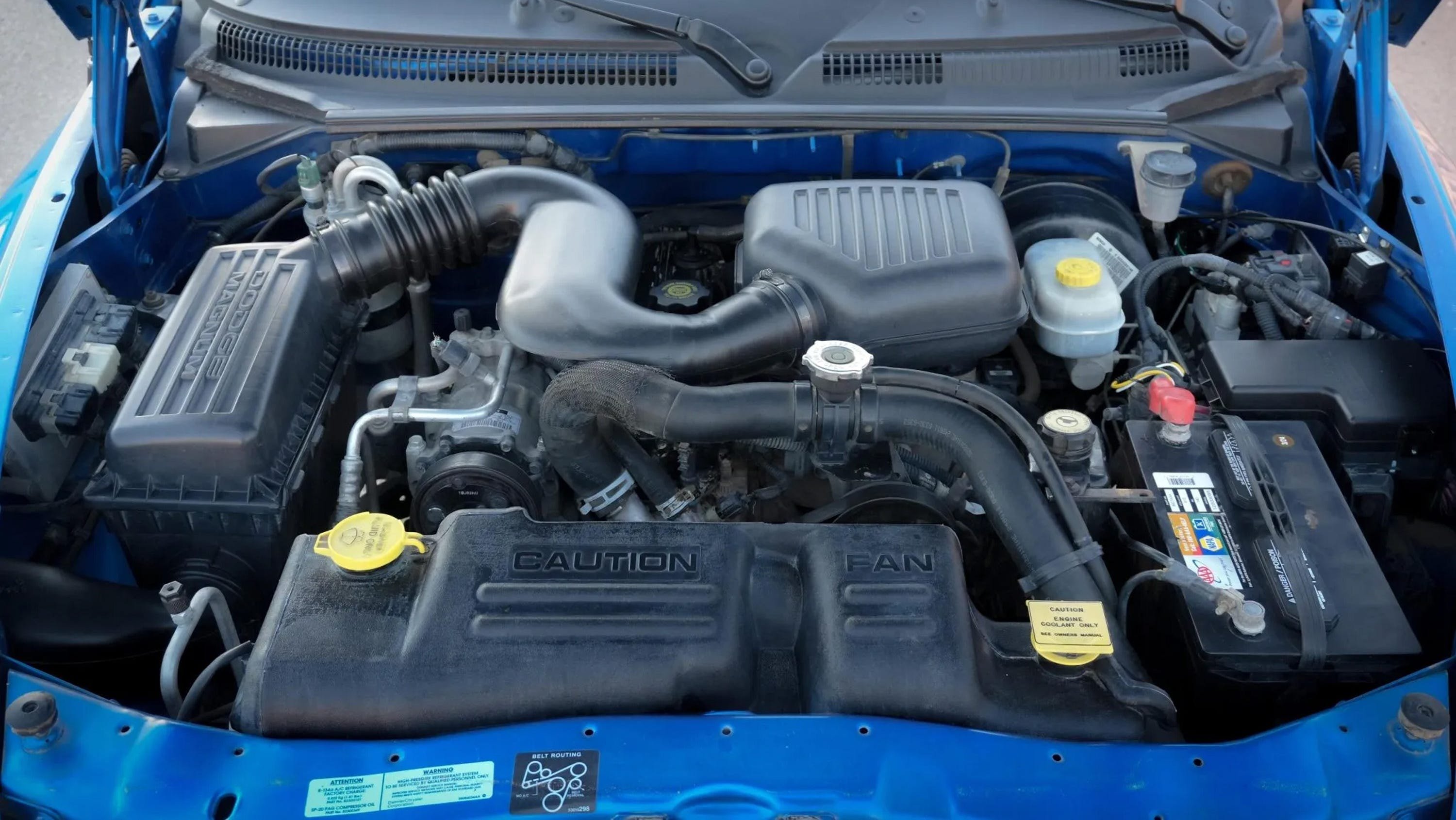 ផ្នែកម៉ាស៊ីននៅក្រោមក្រណាត់បើក។