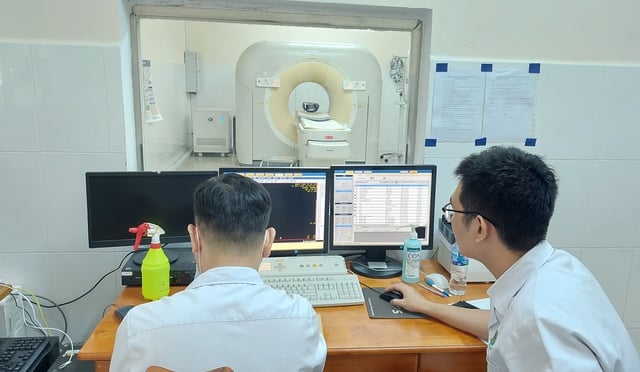 Bác sĩ của 8 bệnh viện ở TPHCM về Cần Giờ, người dân phấn khởi đi khám chữa bệnh- Ảnh 6.