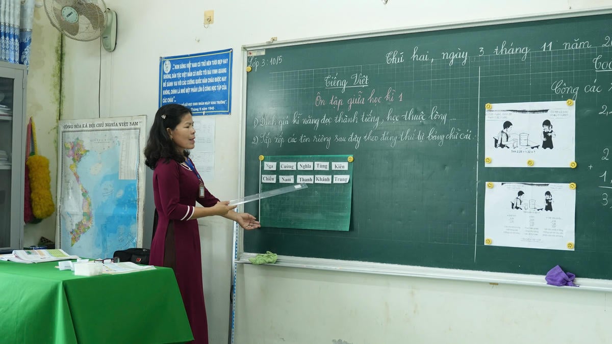 Amikor a tanárokról szóló törvény hatályba lép, a tanárok kapják majd a legmagasabb fizetést az adminisztratív szektorban. Illusztrációs fotó: Van Hien