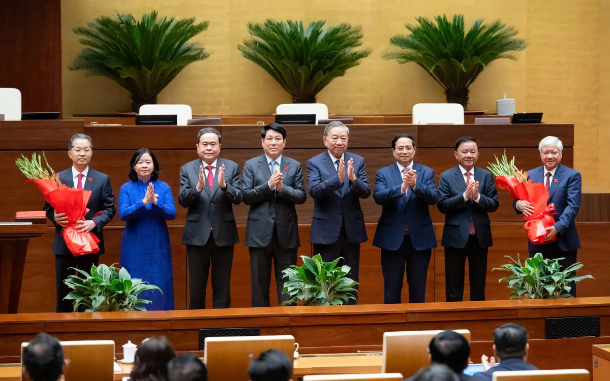 Руководители партии и государства поздравляют г-на Нгуена Ван Куанга и г-на До Ван Чиена Lãnh đạo Đảng, Nhà nước chúc mừng ông Nguyễn Văn Quảng và ông Đỗ Văn Chiến