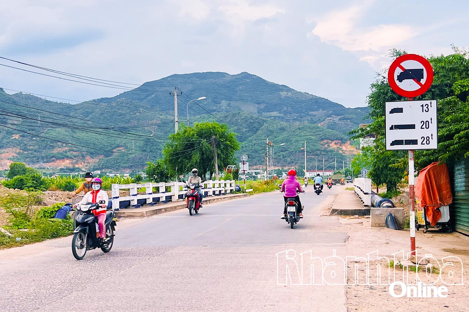 Điểm đầu Dự án Đường liên vùng Diên Khánh tại phía bắc cầu Vĩnh Phương.
