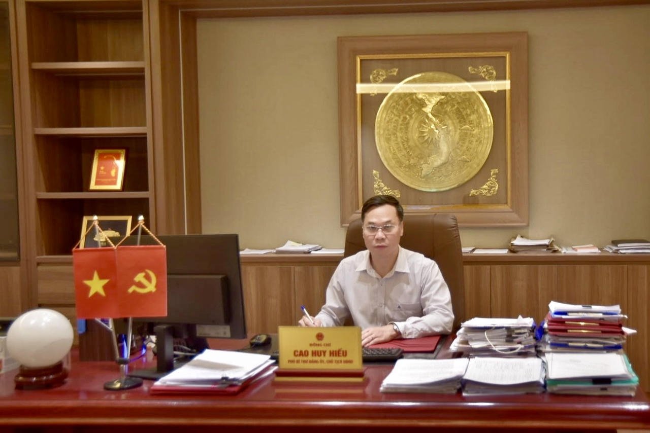 ہائی این وارڈ پیپلز کمیٹی کے چیئرمین Cao Huy Hieu نے کہا کہ اس کے قیام کے بعد، ہائی این وارڈ نے اپنی تنظیم کو تیزی سے مستحکم کیا، اس کے آلات کے ڈھانچے کو مکمل کیا، اور دو سطحی شہری حکومت کے ماڈل کے ہموار آپریشن کو یقینی بنایا۔ (تصویر: ہائے انہ)
