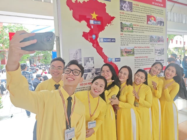 Sau sáp nhập, thu nhập tăng thêm của giáo viên TP.HCM ra sao? - Ảnh 2.