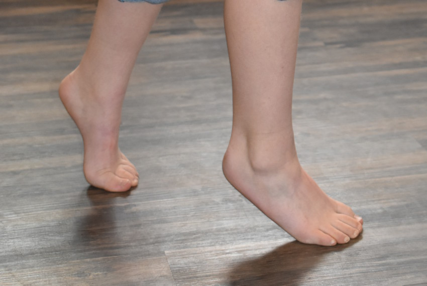 5 kiểu đi bộ hàng ngày giúp khỏe khớp, tăng cường sự dẻo dai- Ảnh 1.