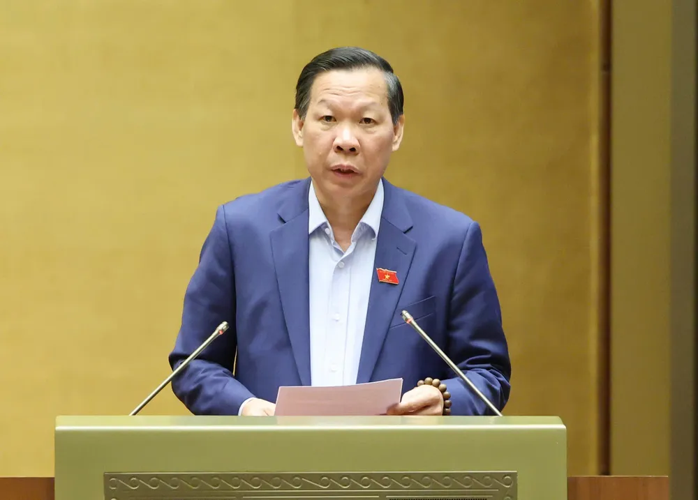 ຕອນ​ເຊົ້າ​ວັນ​ທີ 11 ພະຈິກ​ນີ້, ທ່ານ​ປະທານ​ຄະນະ​ກຳມະການ​ເສດຖະກິດ ​ແລະ ການ​ເງິນ​ສະພາ​ແຫ່ງ​ຊາດ ຟານວັນ​ໄມ ​ໄດ້​ສະ​ເໜີ​ບົດ​ລາຍ​ງານ​ກວດກາ​ກ່ຽວ​ກັບ​ຮ່າງ​ກົດໝາຍ​ວ່າ​ດ້ວຍ​ການ​ລົງທຶນ (ສະບັບ​ປັບປຸງ) ​ໃນ​ຕອນ​ເຊົ້າ​ວັນ​ທີ 11 ພະຈິກ.