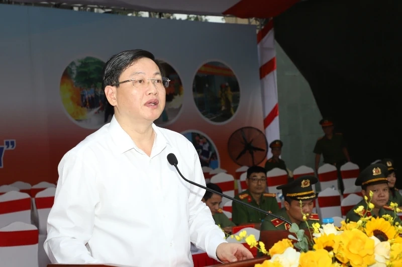 プロフェッショナル競技には、消防安全インターファミリーチームの 200 人を超えるメンバーが参加しました。