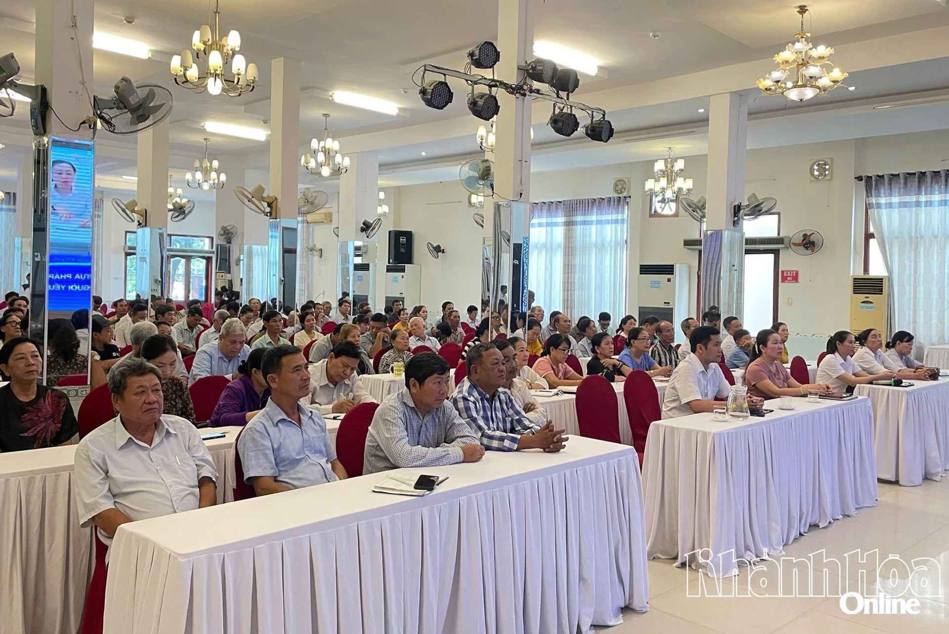 ប្រតិភូចូលរួមសន្និសីទ។